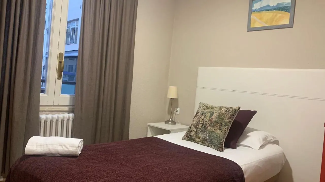 Somnio Hostels Barcelona 2*,  Spain