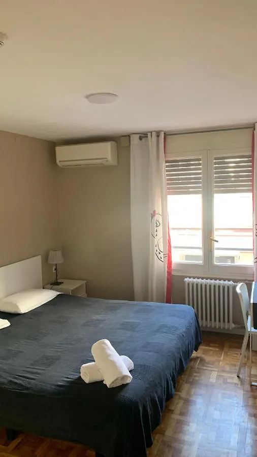 Somnio Hostels Barcelona 2*,